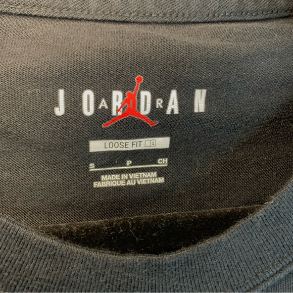 Air Jordan Women’s Long Sleeve Cropped Loose Fit Sweatshirt in Black, size S - Picture 3 of 8